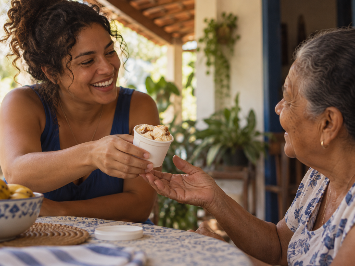 Pessoas próximas compartilhando gelato